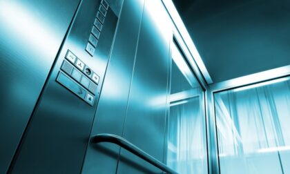 Horor u Tuzli! Muškarac preminuo, prignječila ga vrata lifta