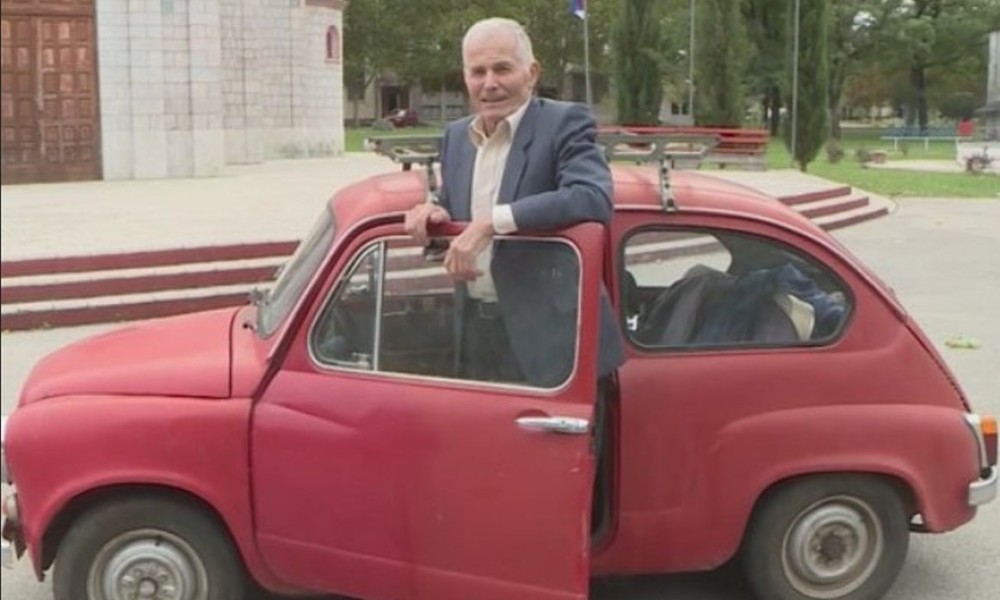 Ne odvaja se od svoje mašine: Luka ima 88, a njegov “fićo” 44 godine VIDEO