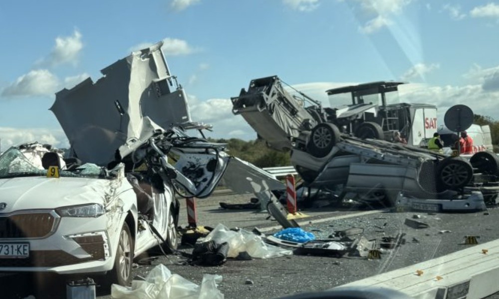 Stravične scene u komšiluku: Vozila zgužvana kao konzerve, ima mrtvih i povrijeđenih