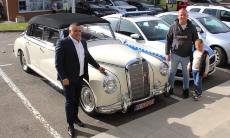 Privukao dosta pažnje: Automobil prvog njemačkog kancelara stigao u Laktaše