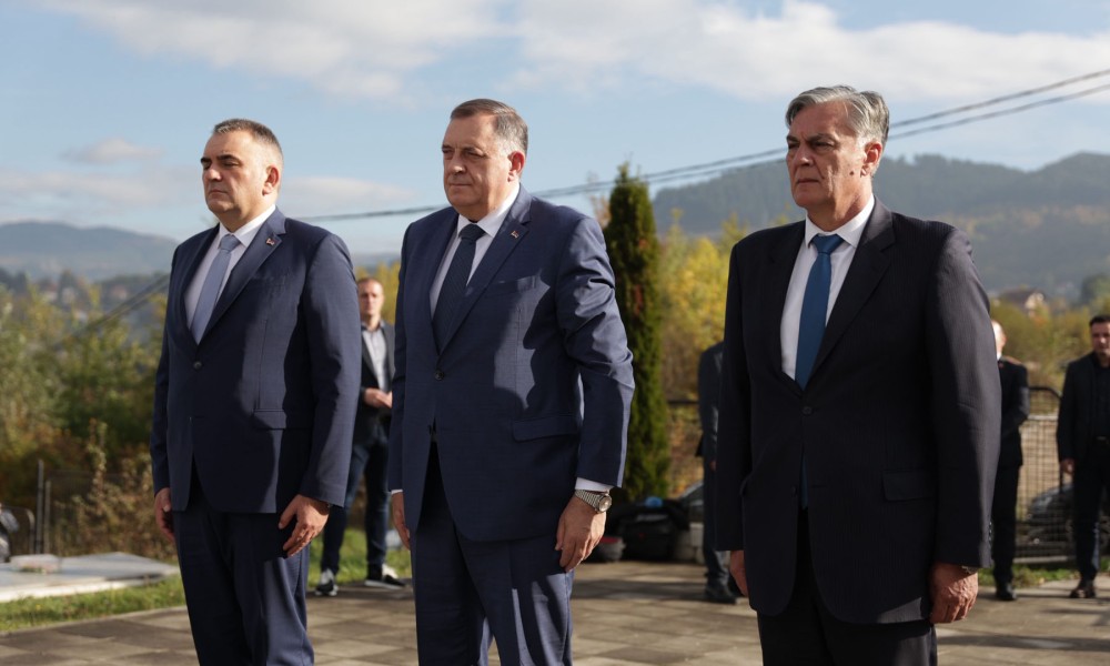 Dodik, Minić i Karan u Miljevićima: Položili vijence na vojničkom groblju