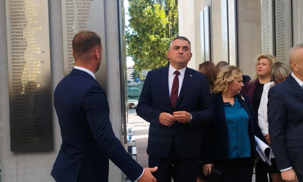 Uskoro kraj izgradnje: Minić i Stanivuković posjetili centralno spomen-obilježje u Banjaluci FOTO