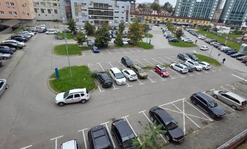 Traži se mjesto koje se ne plaća! Parkinzi u Banjaluci poluprazni