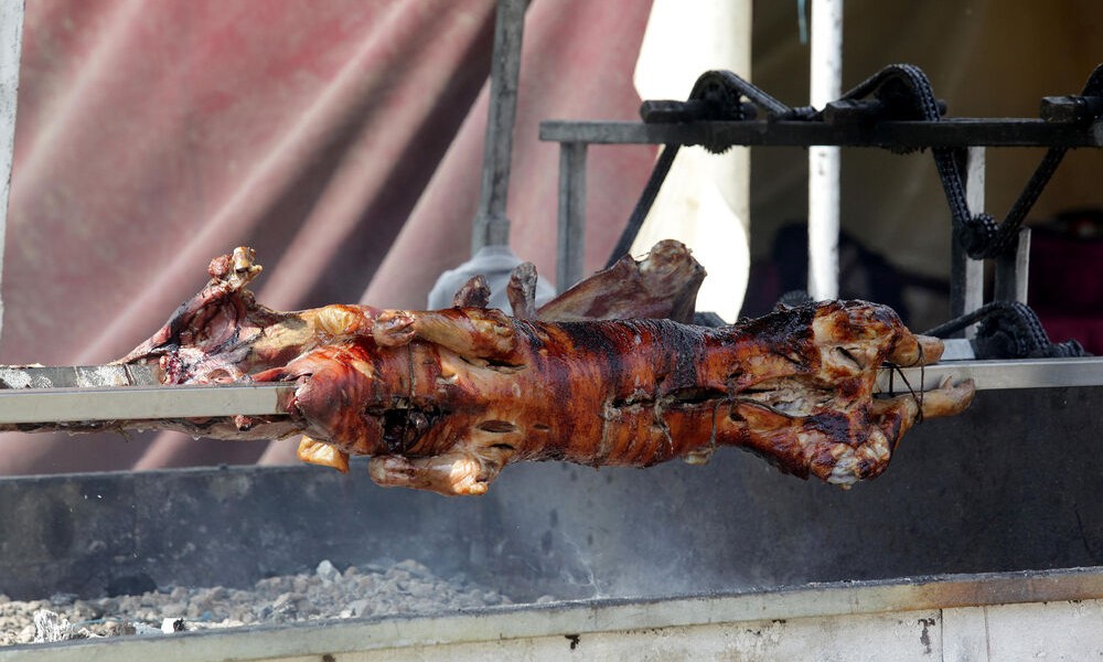 Bitno da oni napune svoje džepove: Evo kolika je zarada na prasećem pečenju