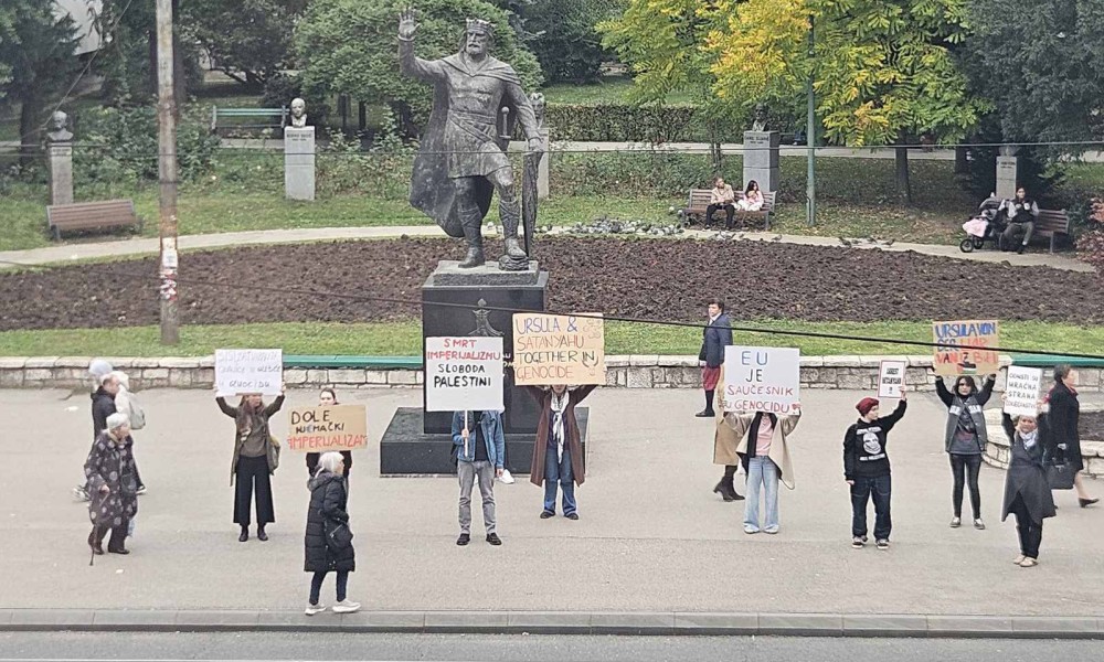 Poruke za Fon der Lajenovu: Protest ispred zgrade Predsjedništva BiH