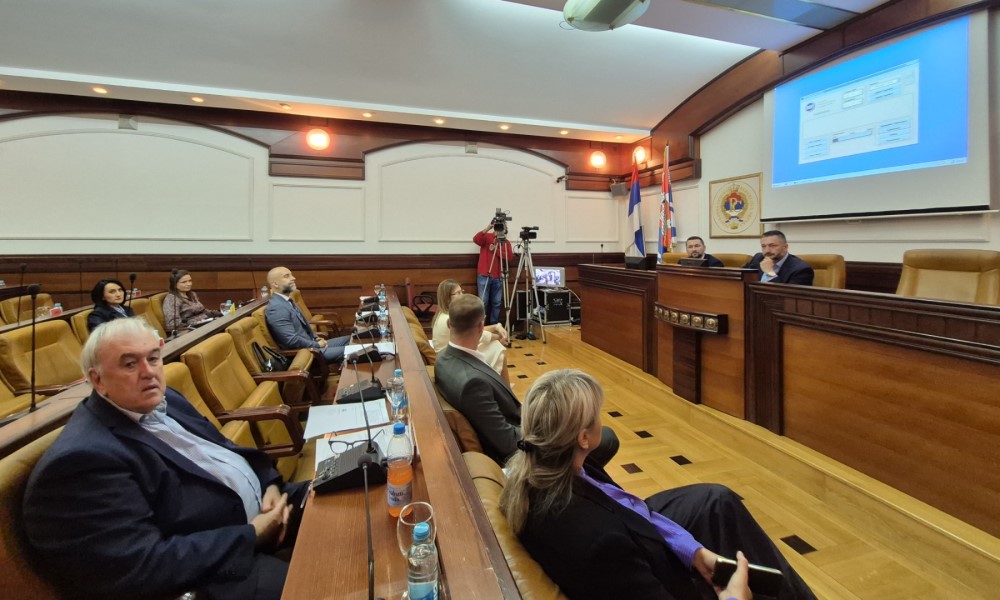 Gdje ćemo sutra s djecom?! Odbornici podržali vaspitače, neki predložili i “ukidanje” Nove godine