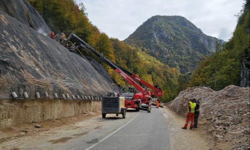 Oprezno vozite: Usporen saobraćaj zbog sanacije klizišta kod Foče