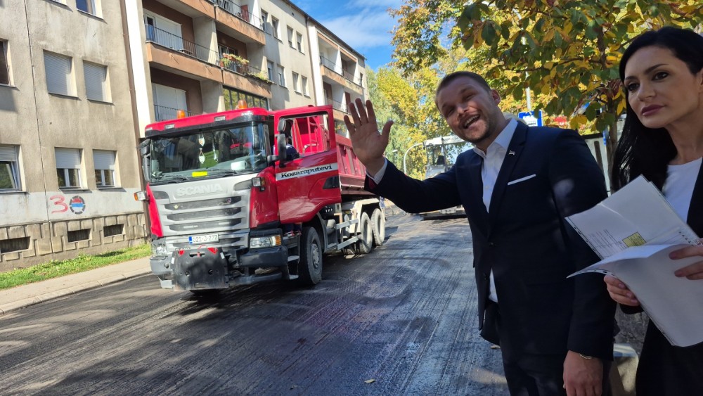 Svi k'o u stroju! Stanivuković obišao asfaltiranje i nahvalio saradnike FOTO/VIDEO