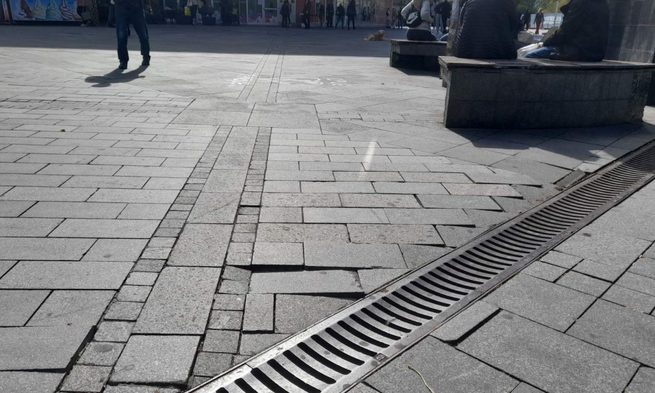 Lokve i ispucale ploče prave probleme: Da li je Trg Krajine zreo za rekonstrukciju? FOTO