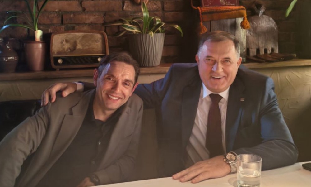 Zagrljeni i nasmijani: Dodik se sastao sa Vulinom u Beogradu FOTO
