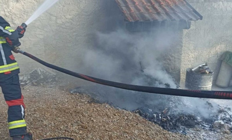 Vatra digla na noge vatrogasce: Gorjela fabrika namještaja u Banjaluci