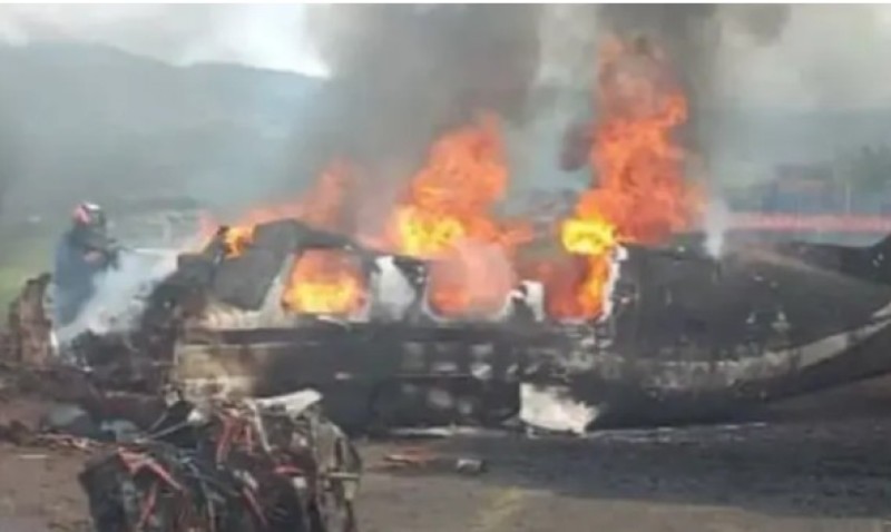 Zastrašujući prizor! Avion se zapalio odmah po polijetanju, poginulo dvoje putnika VIDEO/FOTO