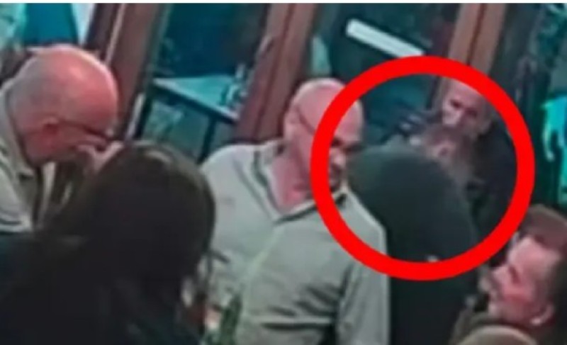 Nestalo 3.000 KM! Lopov ukrao novčanik sa torbice zakačene za stolicu VIDEO