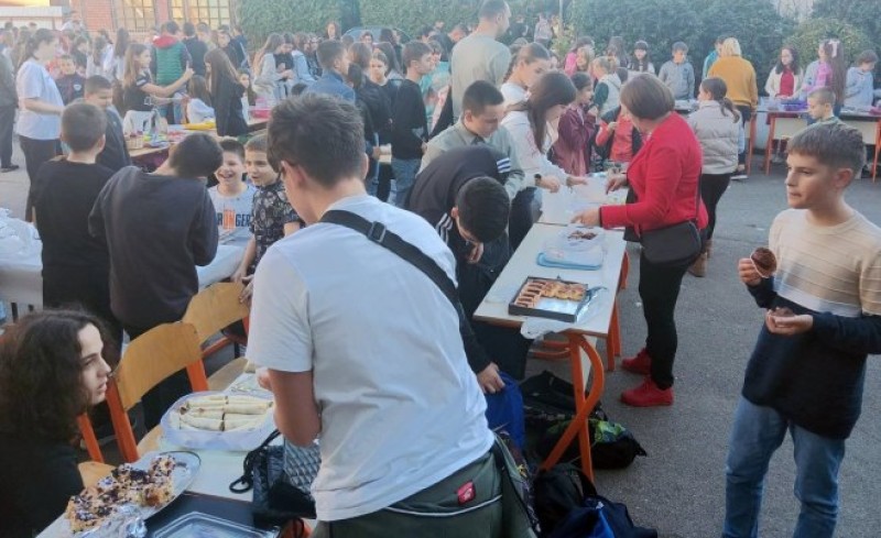 U malim bićima kucaju ogromna srca: Osnovci iz Banjaluke sakupili 11.533 KM za Petra FOTO