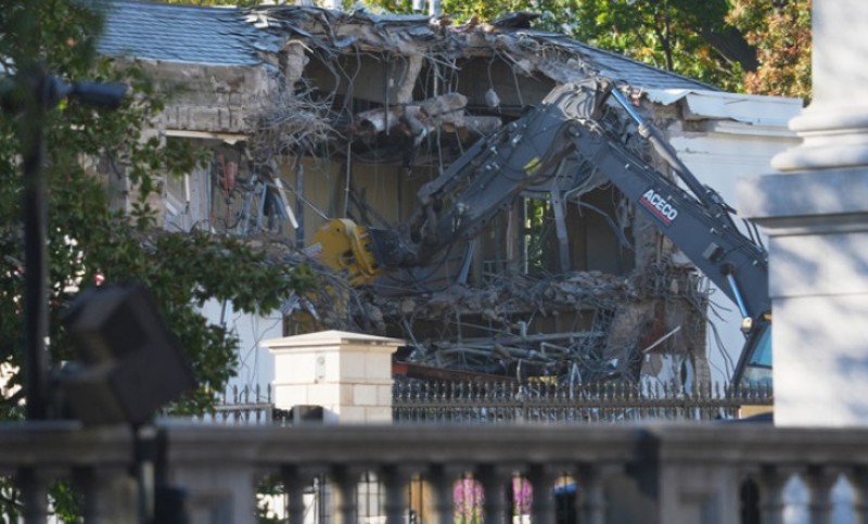 Predsjednik Tramp ima posebne želje: Srušen dio Bijele kuće, počeli radovi