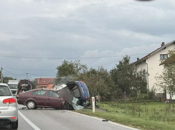 Stravična nesreća u BiH: Tri osobe poginule!