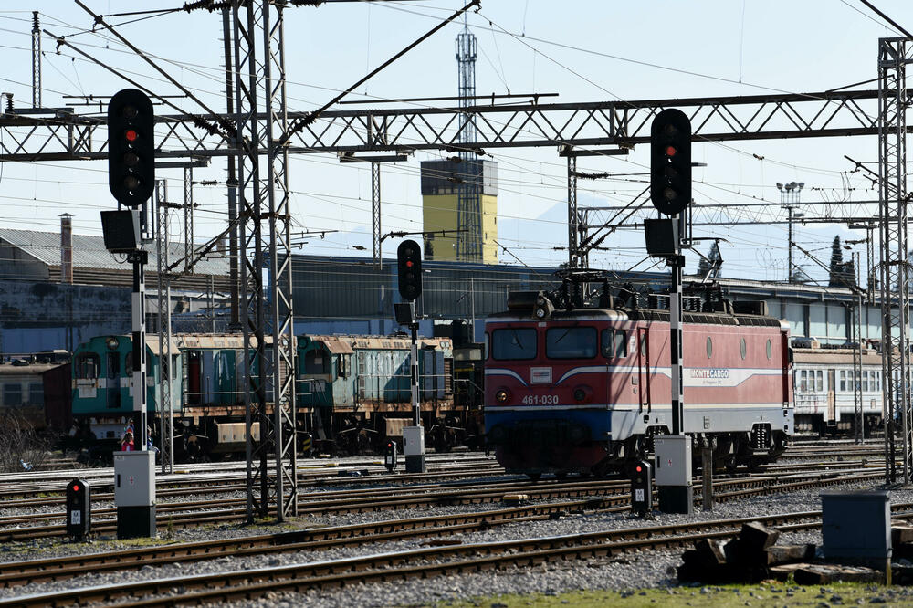 Sudar teretnog voza i pomoćne lokomotive: Povrijeđeni mašinovođa i pomoćnik