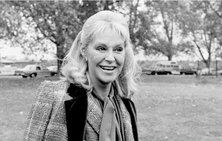 U 89. godini: Umrla Džoan Kenedi