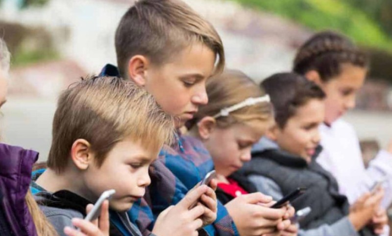 Ova zemlja najavila moguću zabranu društvenih mreža djeci: “Kradljivci djetinjstva”