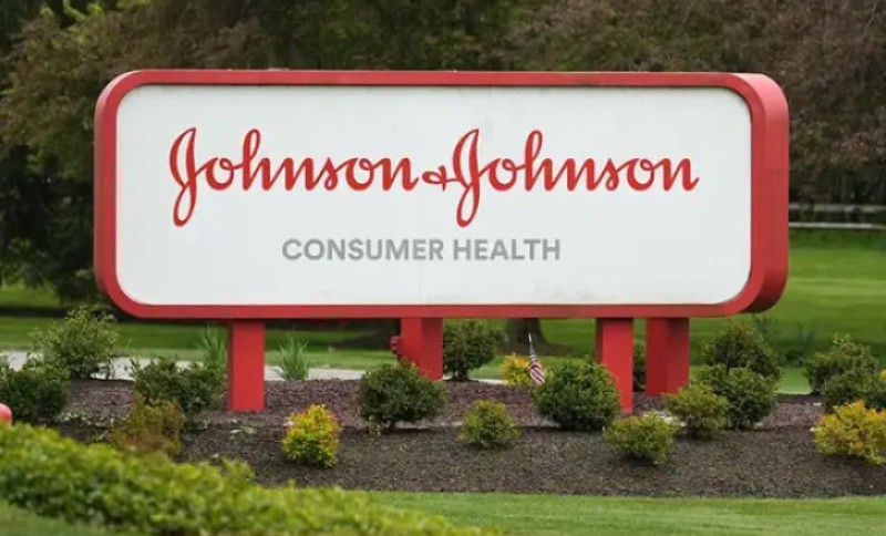 Američka kompanija “na udaru”! Masovne tužbe zbog azbesta u puderu za bebe