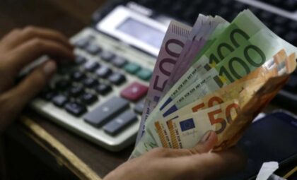 Svima po 639 evra: Slovenačka vlada uvodi obavezan božićni bonus