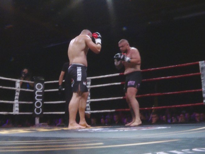 Održan „Hektor fajt najt 6“ u Banjaluci: Danilo Tošić slavio u glavnoj borbi