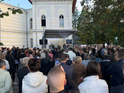 Emotivno u mnogim gradovima BiH: Posljednje zbogom legendarnom Halidu Bešliću VIDEO