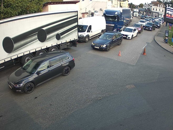 Najveća gužva trenutno u Gradišci: Duge kolone vozila na graničnim prelazima u BiH VIDEO
