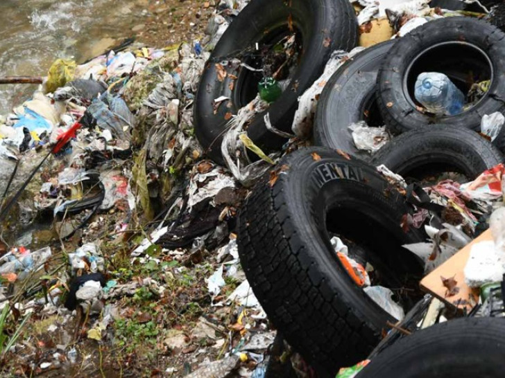 Bahatost se pokazala na djelu: Pun kamion guma istovaren u banjalučki Vrbas!