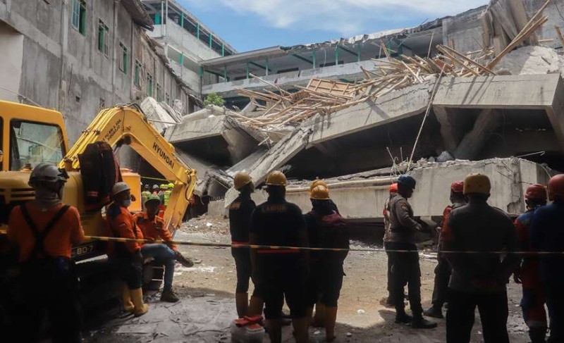 Spasioci tragaju za preživjelima: Broj žrtava u srušenoj školi porastao na 65