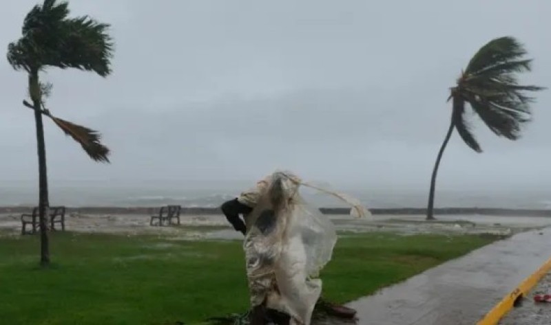 Udari vjetra i do 300 kilometara na sat! Najjača oluja na svijetu stigla do ostrva VIDEO/FOTO