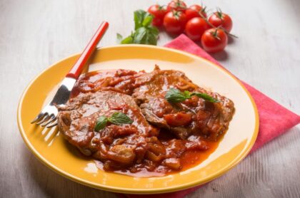 Sočna junetina u paradajz sosu