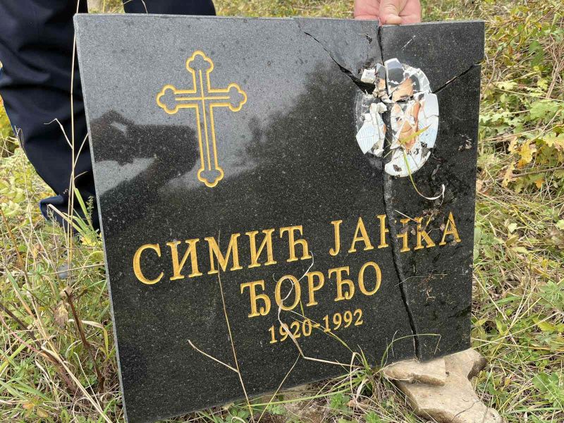 Razbijen spomenik na pravoslavnom groblju u selu kod Kaknja