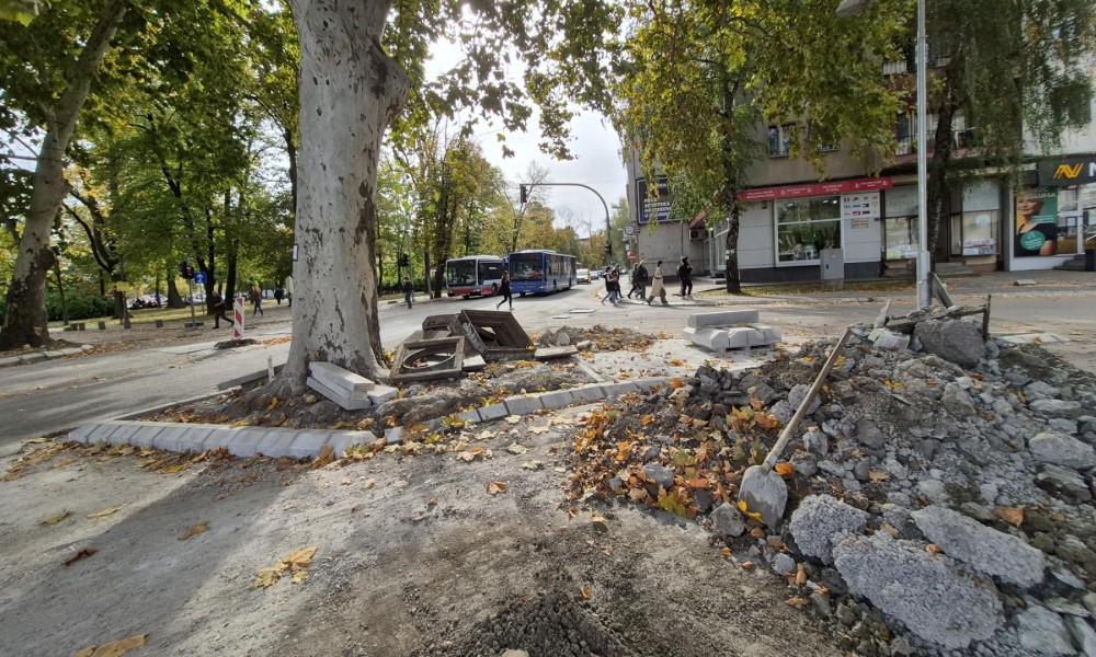 Kome je dosadilo, nek’ se strpi još malo! Evo kada stiže asfalt u centar grada FOTO/VIDEO