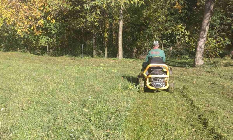 Jesenji radovi: Pokošeno izletište Trešnjik, nastavlja se sakupljanje lišća u Banjaluci