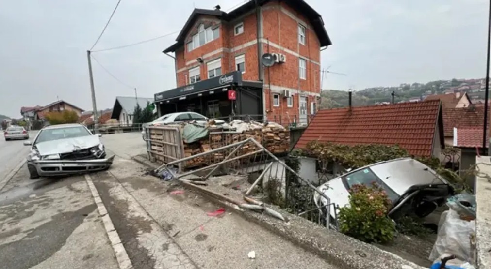 Vozilom uletio u dvorište: Teže povrijeđena jedna osoba na Laušu