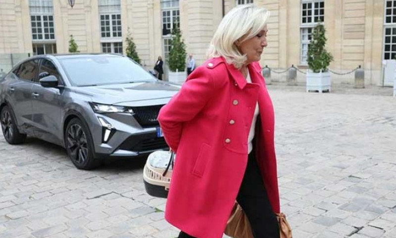 Odlučila da ga spasi: Le Pen došla na sastanak sa premijerom, a u rukama mače