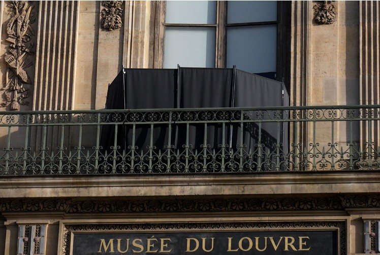 Nova atrakcija Luvra: Prozor kroz koji su lopovi ušli i ukrali nakit vrijedan 88 miliona evra