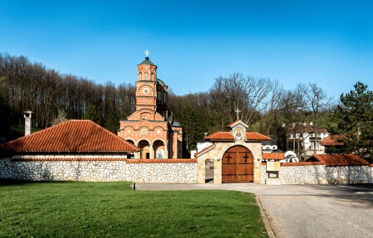 Prema staroj legendi, Bogorodica se ukazala Milojki (13) i dala znak gdje dići manastir: O ovoj svetinji je riječ