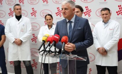 Hirurg svjetskog glasa: Milomir Ninković u posjeti banjalučkom UKC-u
