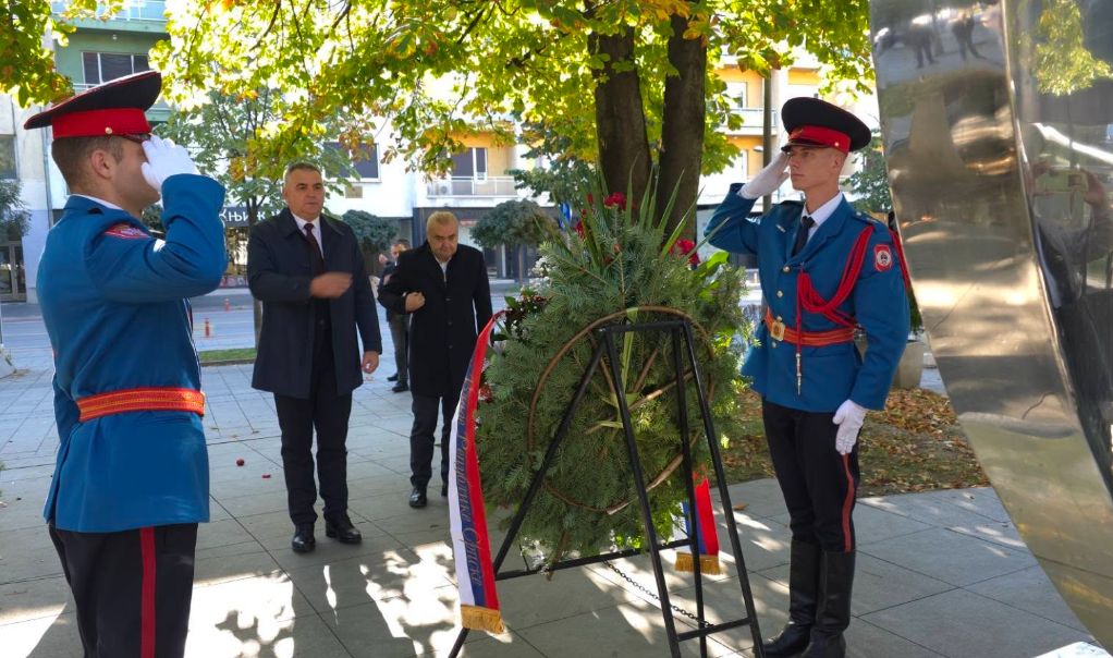 Minić položio vijence na spomenike poginulim borcima i 12 beba u Banjaluci