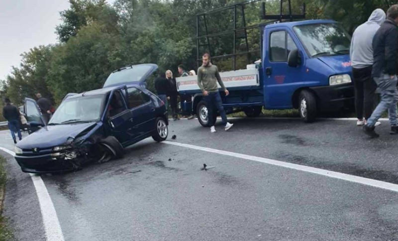 Saobraćaj potpuno obustavljen: Sudar četiri vozila u BiH, ima povrijeđenih