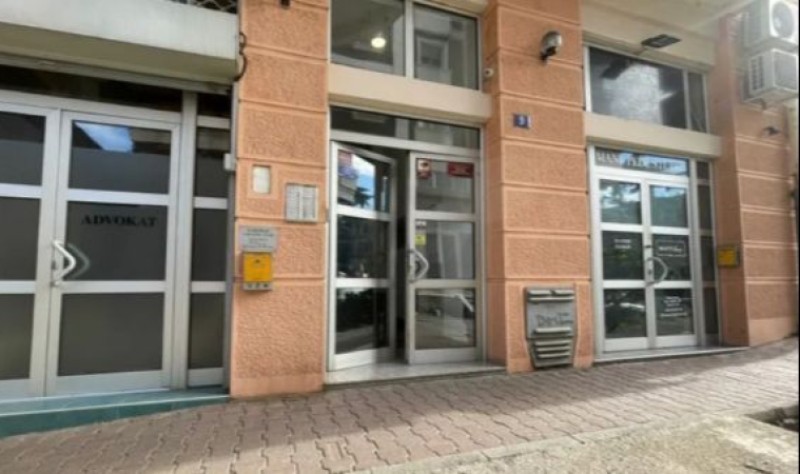 Svjedoci tvrde da je bila pijana: Porodila se u ulazu zgrade pa ostavila mrtvu bebu na ulici