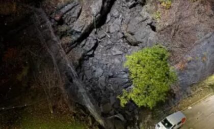 Ozbiljna prijetnja! Stotine ljudi evakuisano zbog odrona kamenja između dvije zgrade FOTO