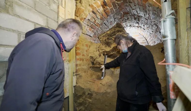 Zagonetno otkriće ispod crkve Svetog Jovana Krstitelja: Ko je sahranjen u sanducima premazanim katranom?