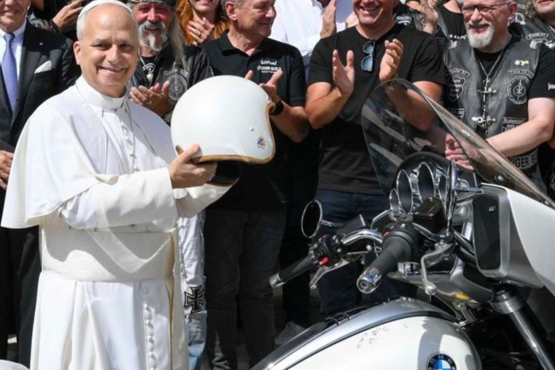 Aukcija u Vatikanu: Motocikl sa papinim potpisom prodat za 130.000 evra