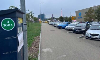 Vozači, spremite se, kod “Delte” osvanuo aparat: Hoće li se i taj parking plaćati?!
