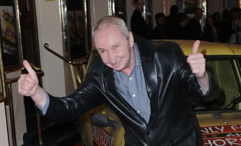 Nakon teške borbe s rakom pluća: Preminuo legendarni glumac iz serije “Mućke”