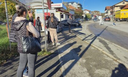 Grad krpi, narod trpi! Ko je jutros krenuo sa Lauša, dobro je zakasnio FOTO