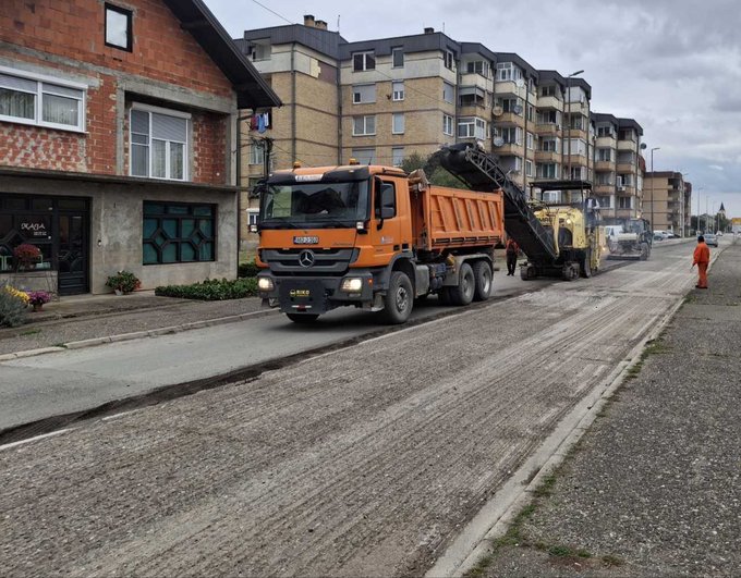 Izdvojeno više od 600.000 KM! Minić: Obećanje izvršeno – počela adaptacija najduže ulice u Šamcu